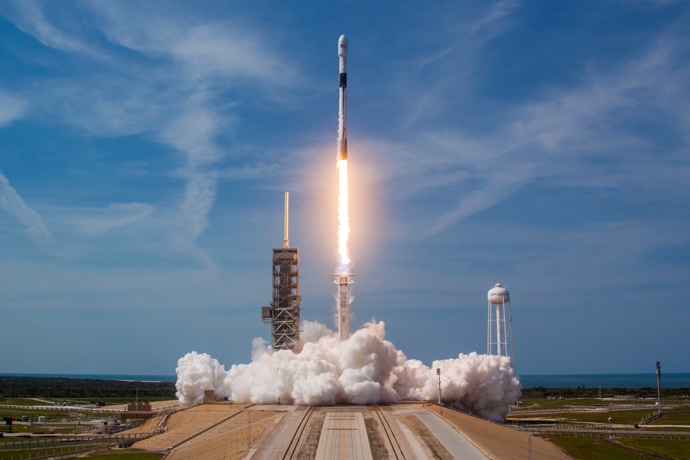 SpaceX Маска перенесла запуск українського супутника на січень – Шмигаль