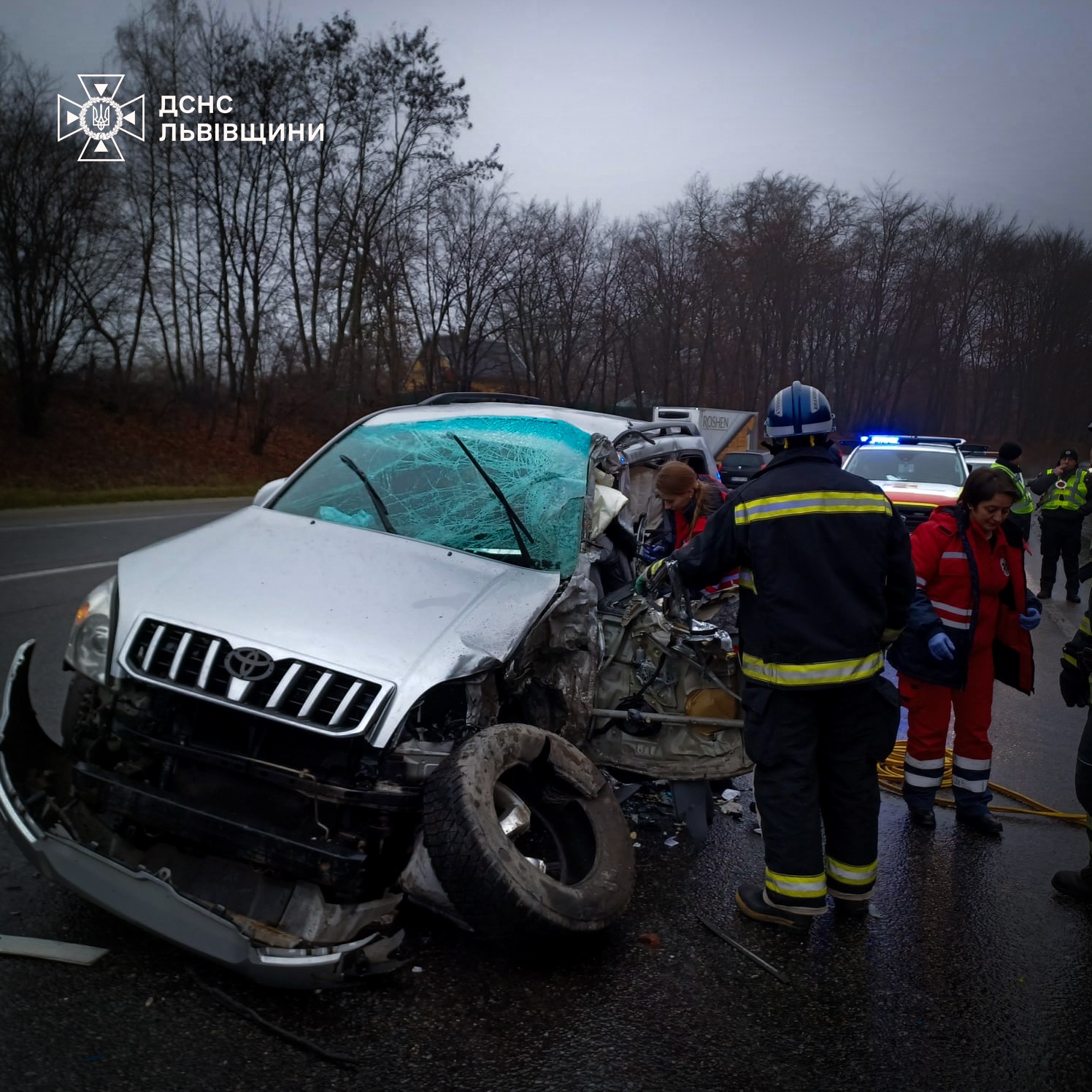 З'явилися нові фото з місця потужної аварії біля Львова