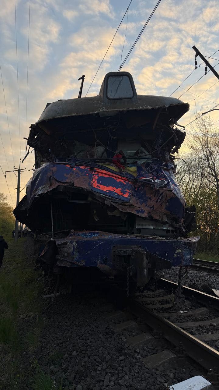 Поїзд зійшов з рейок на Львівщині: стали відомі нові деталі аварії