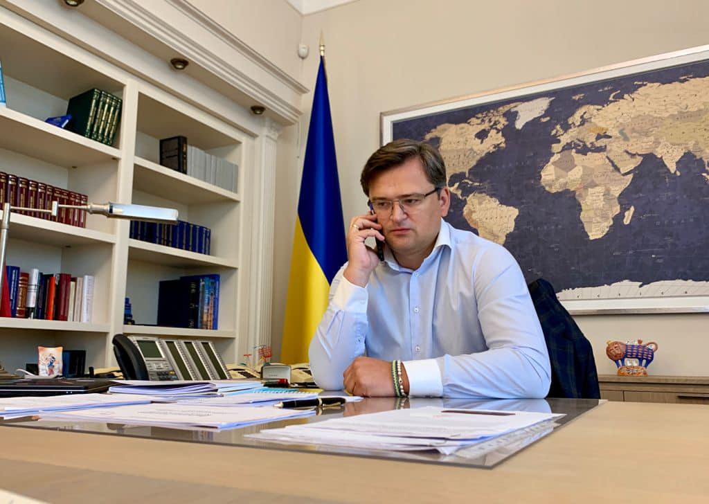 Міністр Кулеба пояснив ситуацію з українцями, які чекають на евакуацію з Афганістану