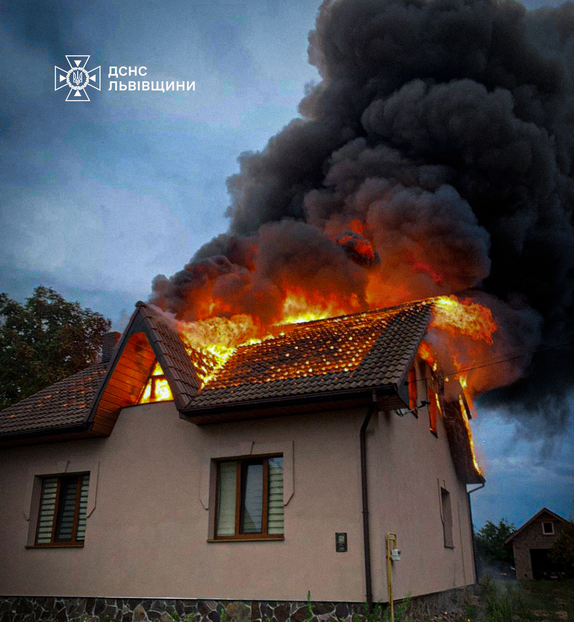 На Львівщині горів житловий будинок