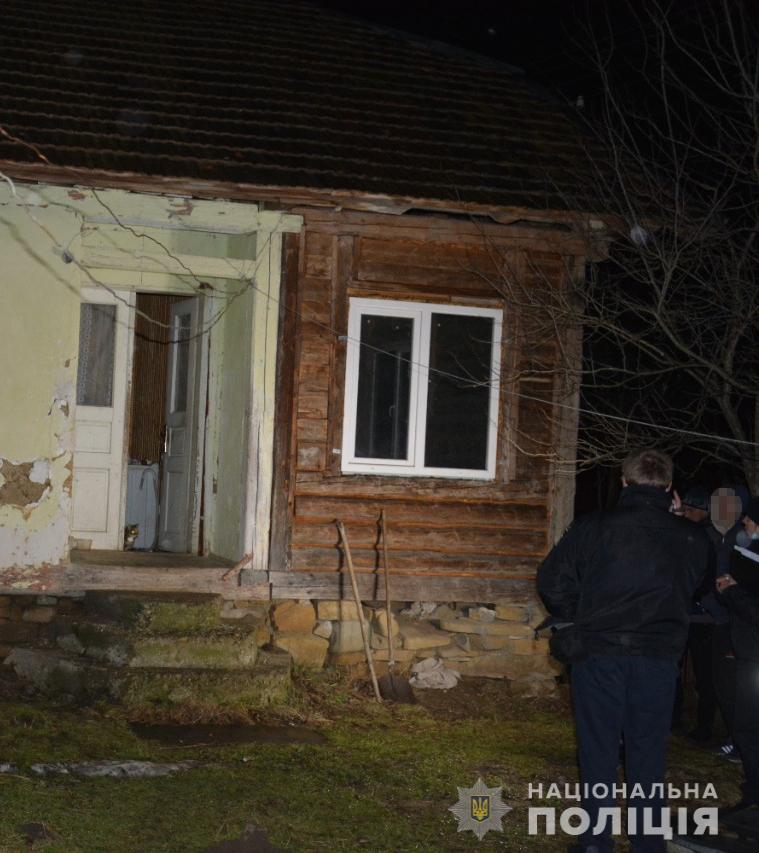 Пили і посварилися: 22-річний чоловік зарізав батька на Львівщині