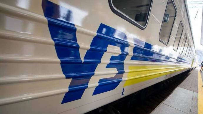 Через обстріли окупантів затримано поїзди на під'їзді до Львова