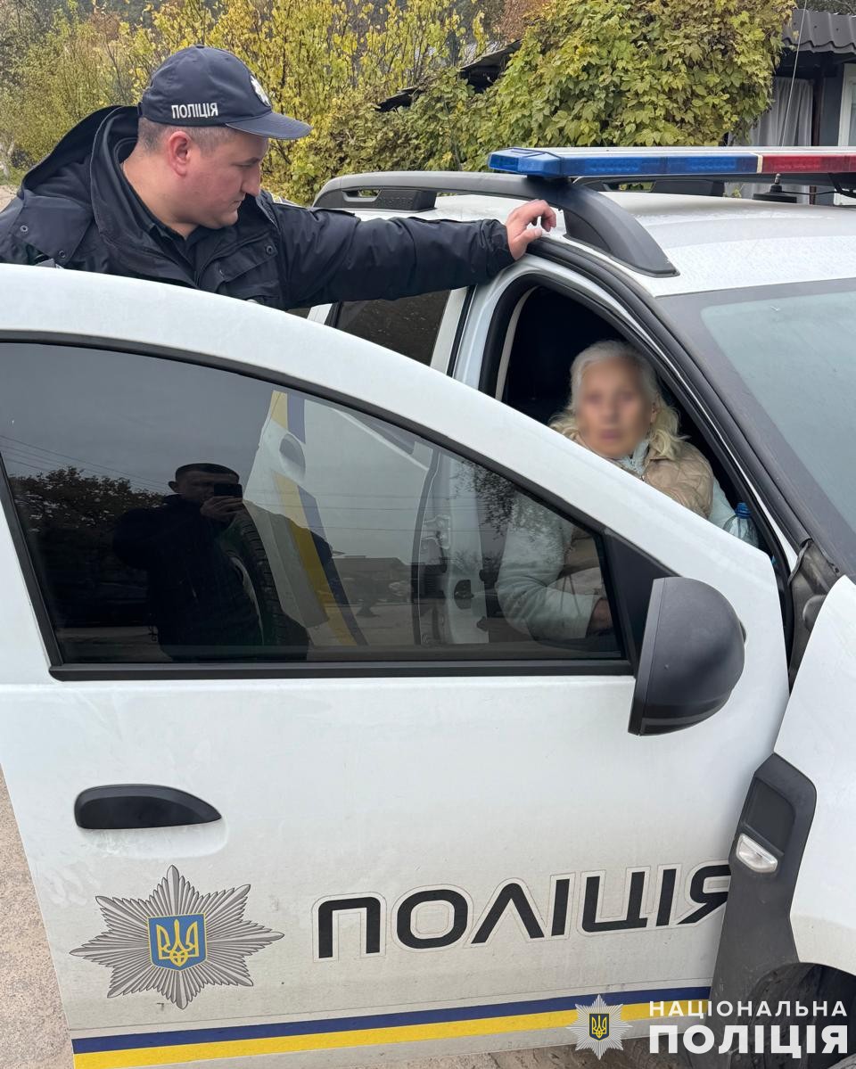 На Львівщині поліцейські всю ніч шукали жінку, яка заблукала в лісі