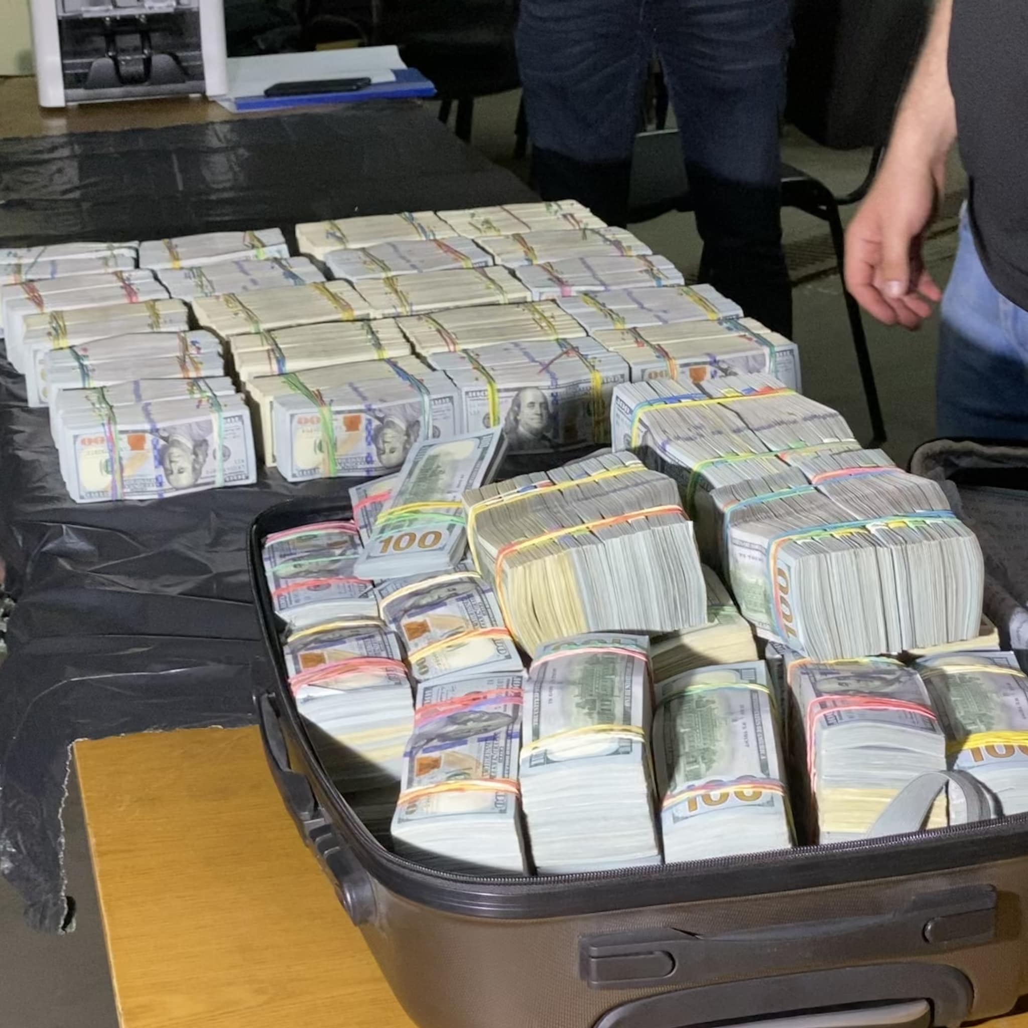 Понад 13 млн гривень. ВАКС уперше виплатив винагороду викривачу корупціонерів