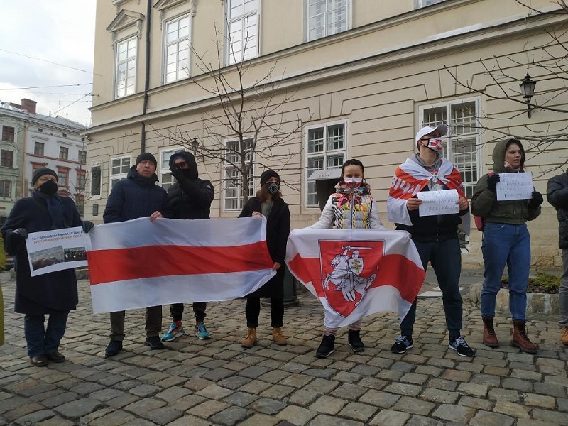 У Львові пройшла акція на підтримку вільного Казахстану