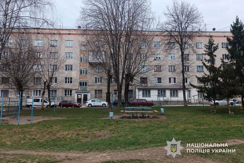 У Тернополі з вікна гуртожитку випала півторарічна дитина
