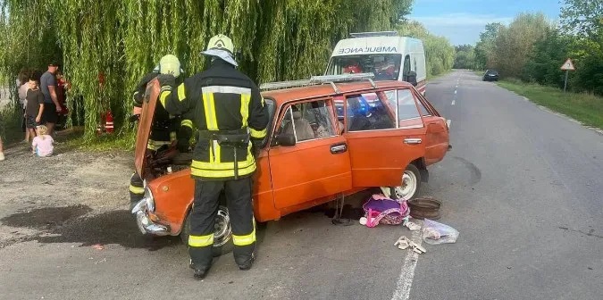 Троє дітей постраждали в автотрощі на Волині (фото)