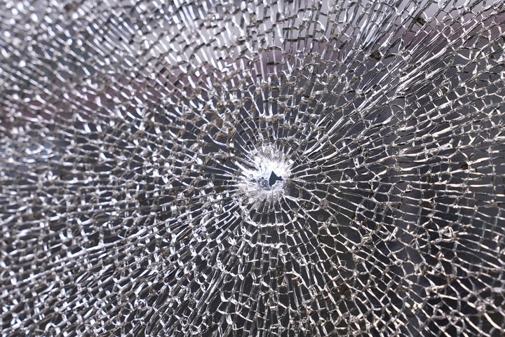 В Івано-Франківську стріляли у тролейбуси з пасажирами: з'явилися фото