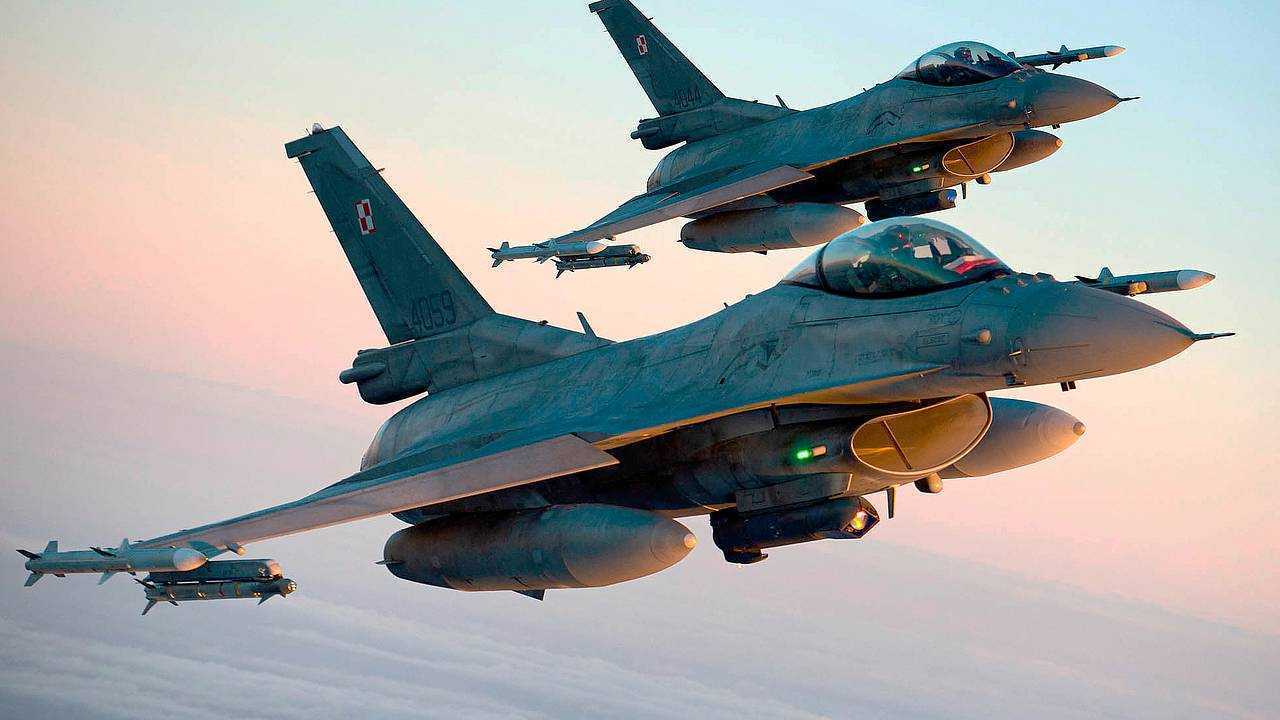 Перші винищувачі F-16 в Україні: деякі пілоти вже завершили навчання