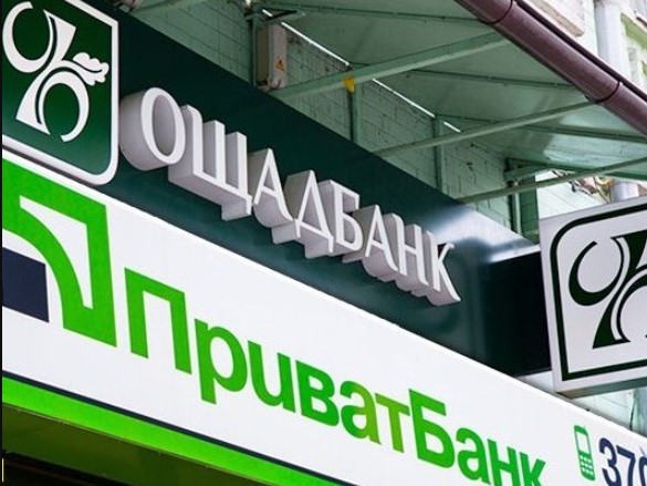 Користувачі двох банків скаржаться на масштабний збій у роботі