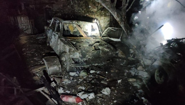 Окупанти вдарили по Харкову. Ракета розірвалася у повітрі, є руйнування