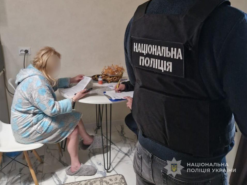 Займалася сутенерством: на Сумщині викрили 33-річну жінку (фото)