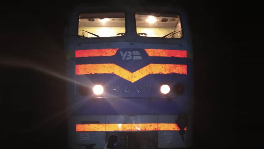 На Львівщині чоловік упав з перону на колії та загинув під потягом
