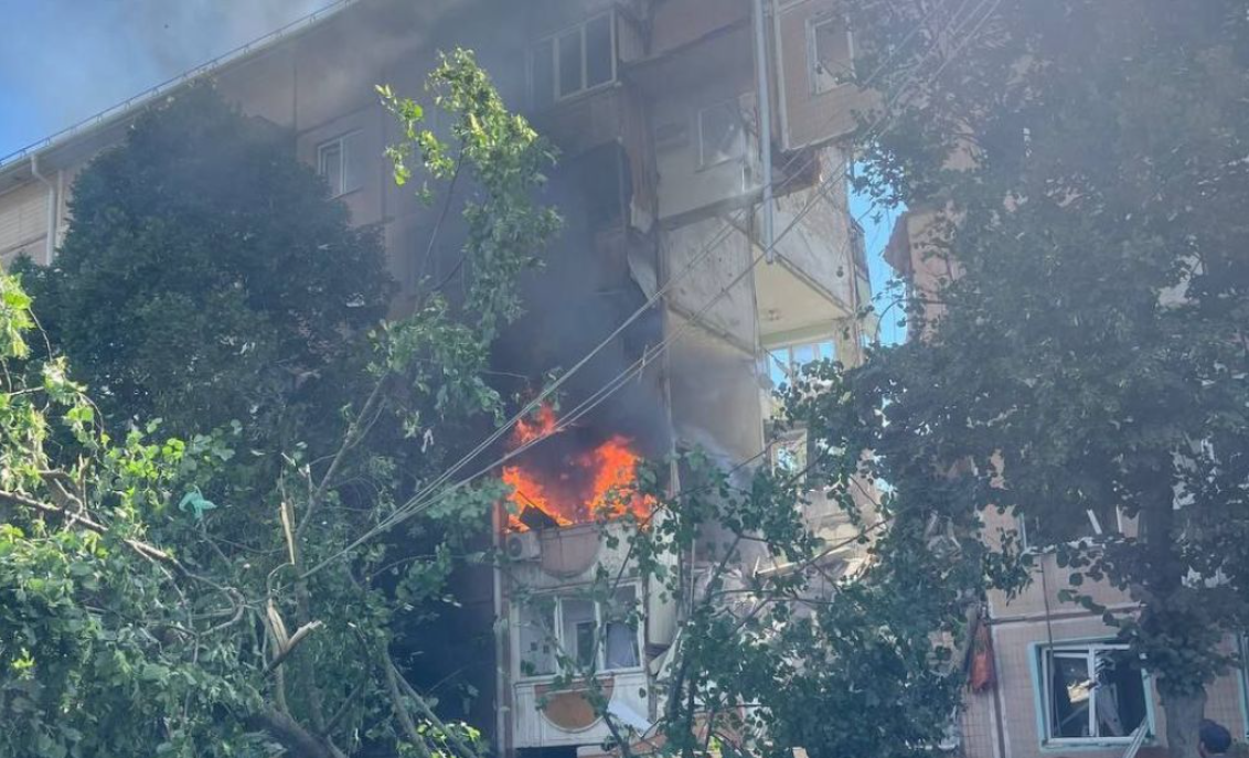 У Бєлгородській області обвалився під’їзд багатоповерхівки: влада заявила про «обстріл»