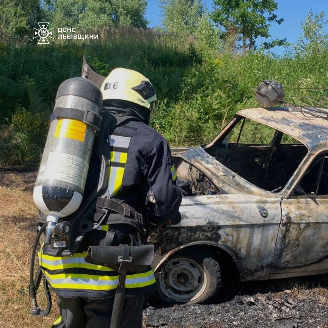 На Львівщині згоріло авто