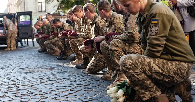 Загинув у 22 роки: Львівщина проводить у останній шлях лейтенанта Максима Яцика (фото)