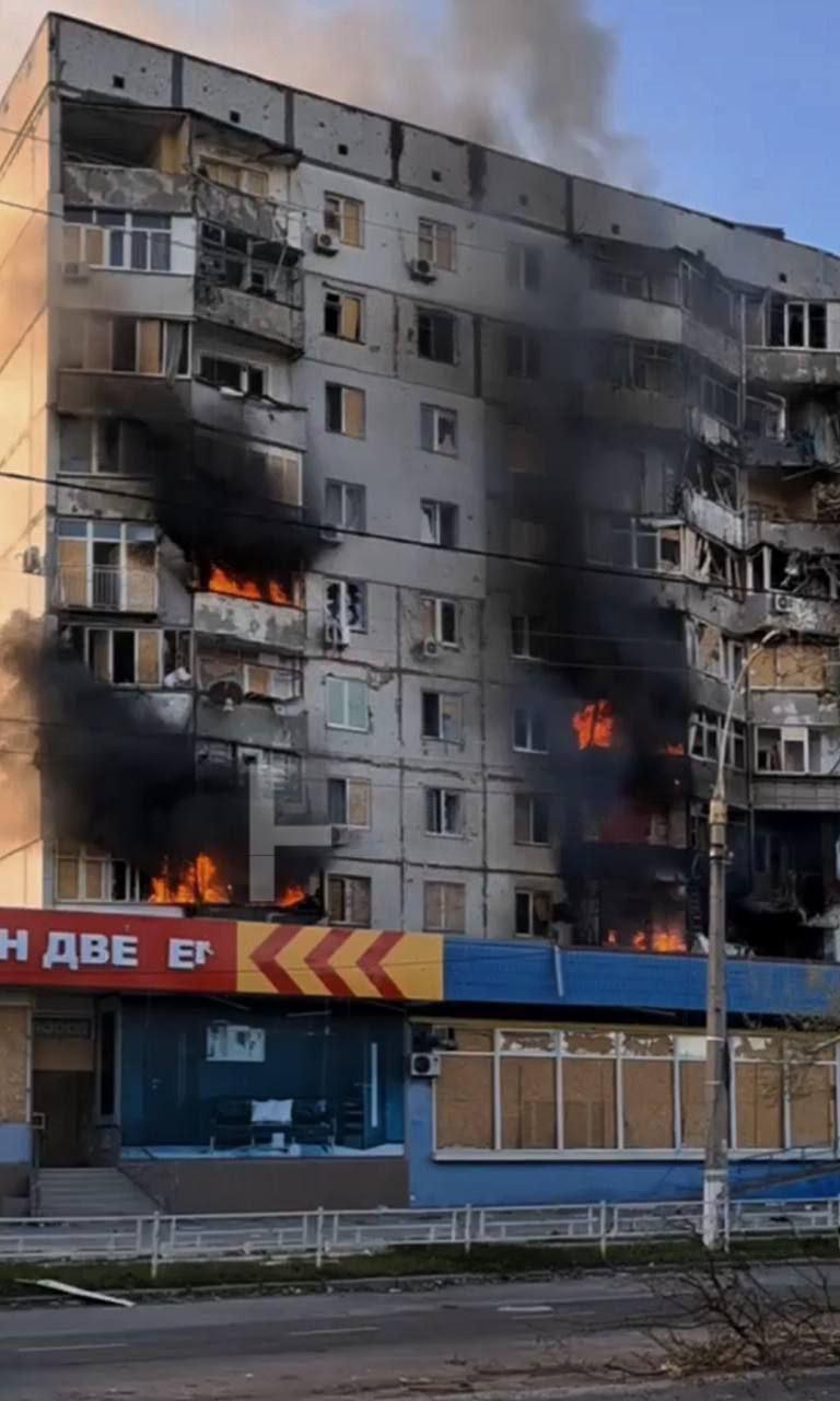 Росіяни атакували багатоповерхівку в Херсоні під час оголошеного «великоднього перемир’я»