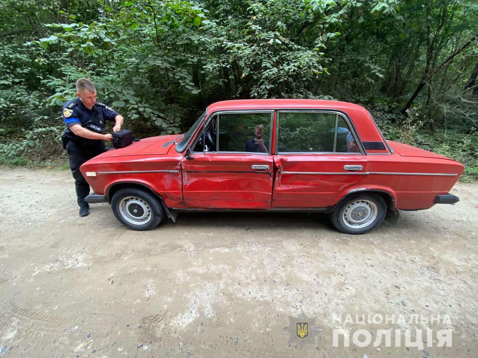 Необачний маневр розвороту. На Львівщині 67-річний водій травмував жінку