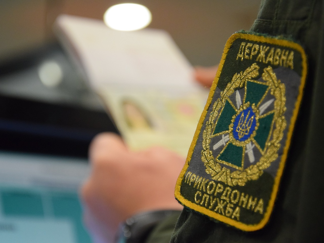 В Україну не впустили російську модель, яка їздила в Крим