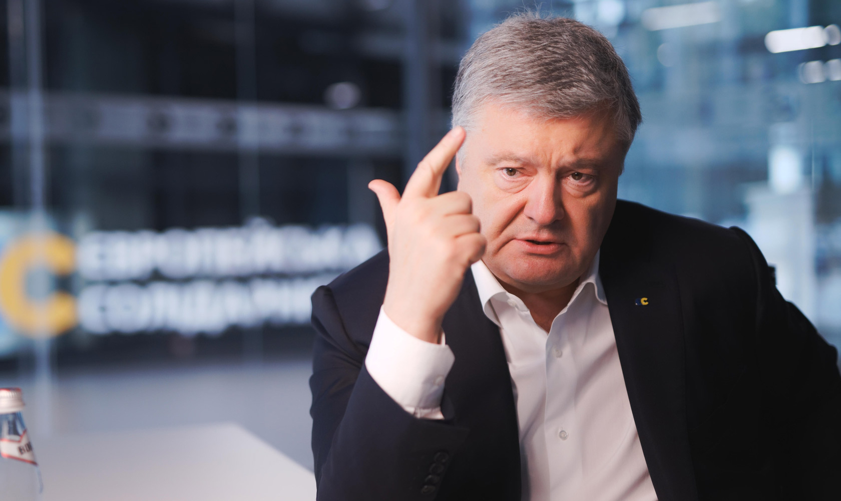 Порошенку оголосили підозру у державній зраді