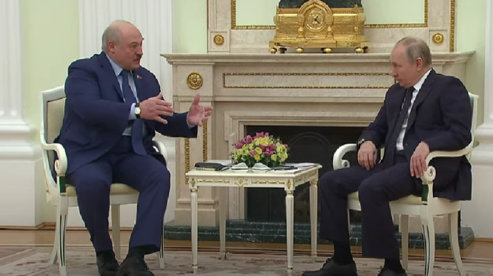 Лукашенко заявив, що "Україна хотіла напасти на Білорусь"