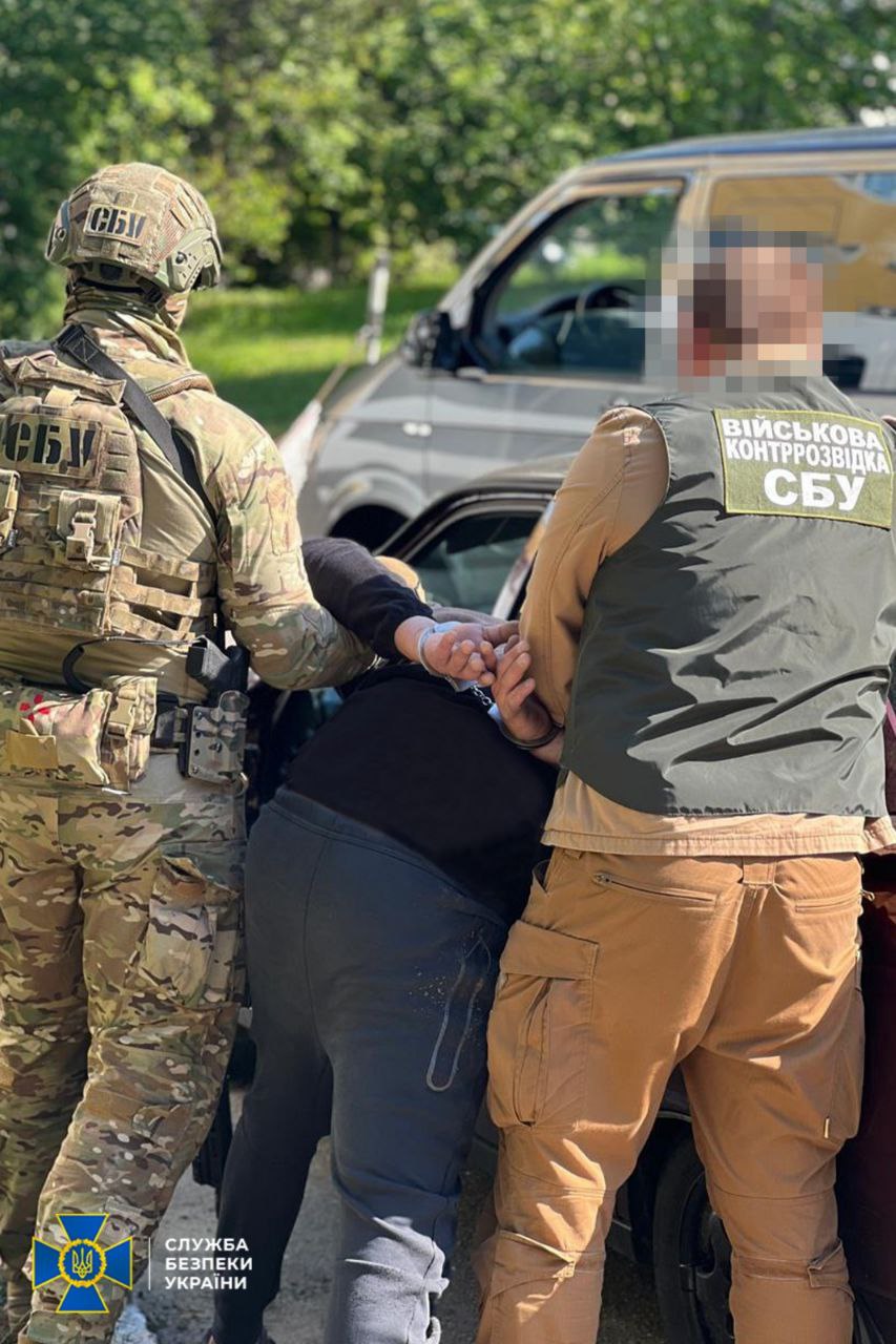 Коригував удари РФ по центральному регіону України:  СБУ у військовій частині затримала «крота»