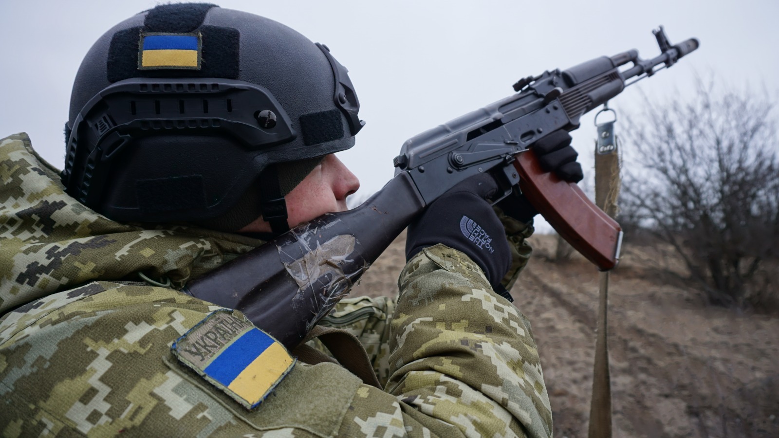 Над Бахмутом прикордонники з автомата збили російський дрон-корегувальник