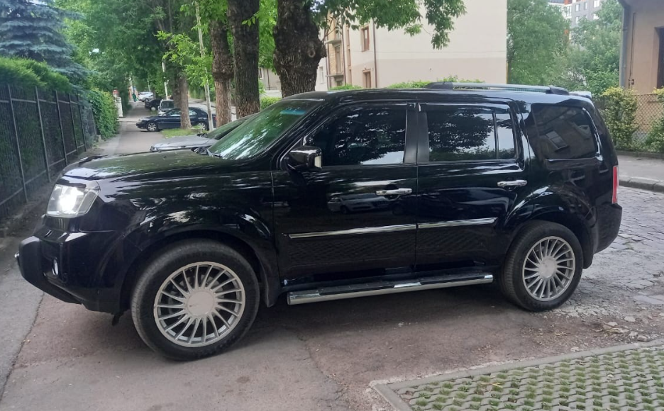 У Львові розшукали водія, який збив велосипедиста та втік з місця події