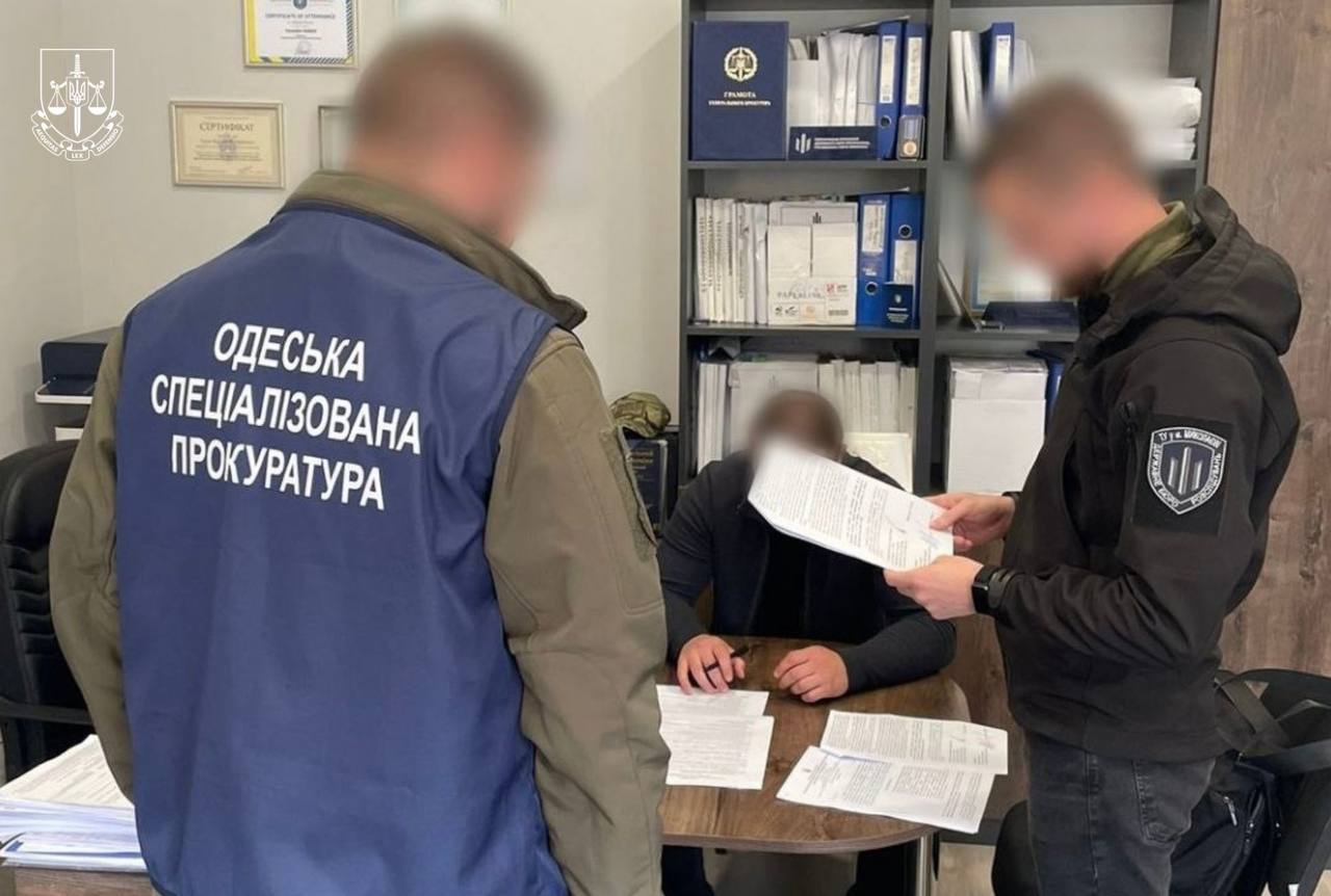 Розстріл поліцейських на Вінниччині: підозрюваним допомагали переховуватись та тікати двоє військових