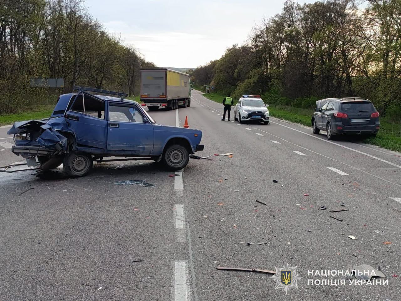 На Львівщині зіткнулися два авто: З'явилися фото ДТП