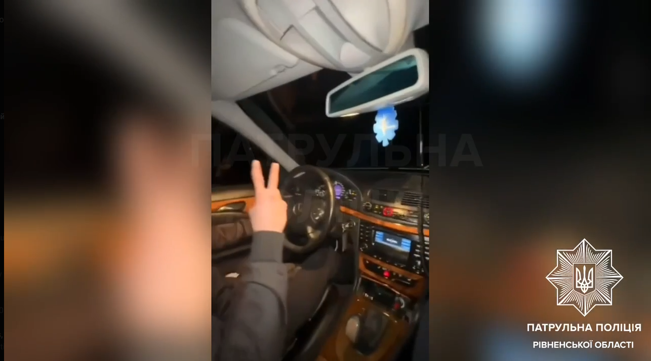 У Рівному 17-річний водій хвалився, як катався з проблисковими маячками: тепер розповість про це поліції