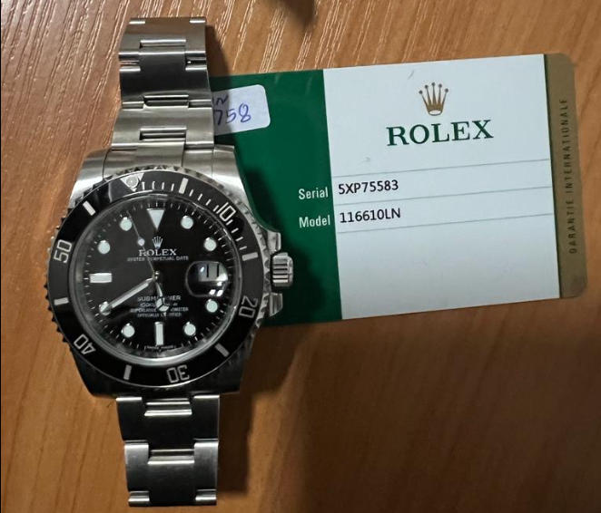 Годинники «Rolex», діаманти: пішоходу зі Львова не вдалося перехитрити митників