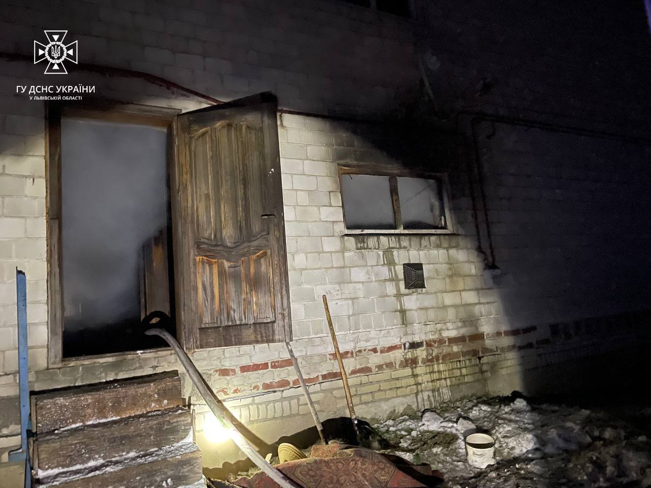 Через пожежу у будинку біля Львова загинули двоє людей