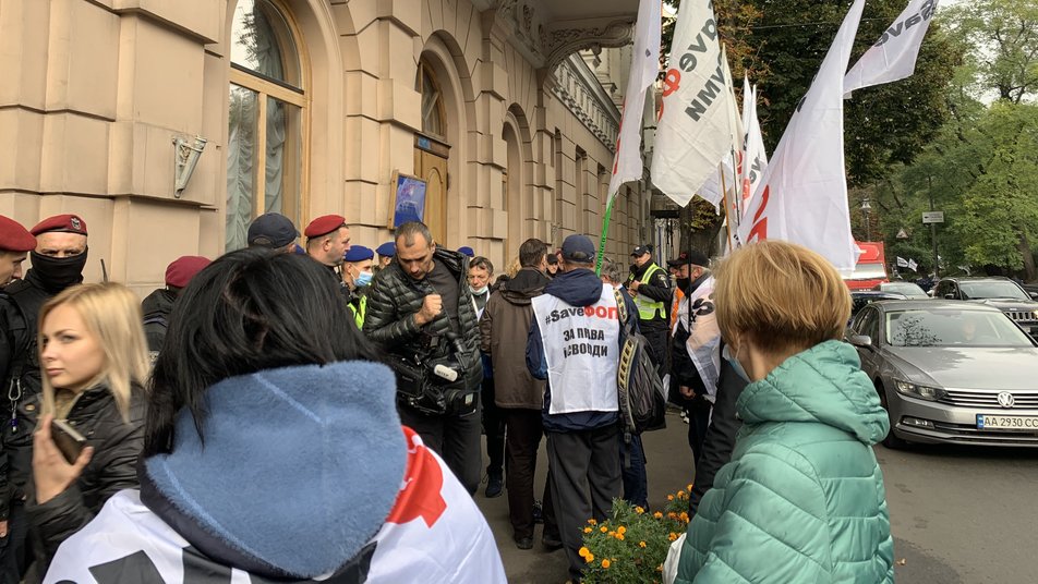 Три мітинги під Верховною Радою. Відбулися сутички з поліцією