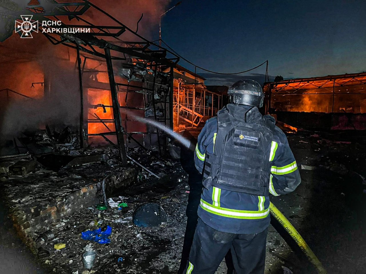 РФ вдарила безпілотниками по селищу Великий Бурлук на Харківщині: є постраждала (фото)