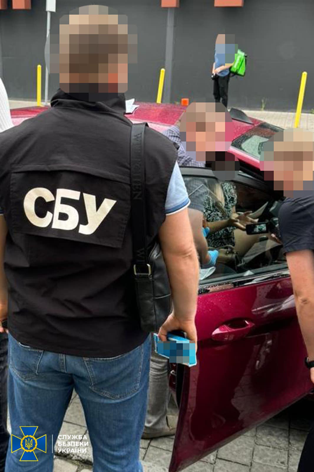 Послуга за 12 тисяч доларів: СБУ викрила 22-річну мешканку Львівщини, яка переправляла за кордон ухилянтів