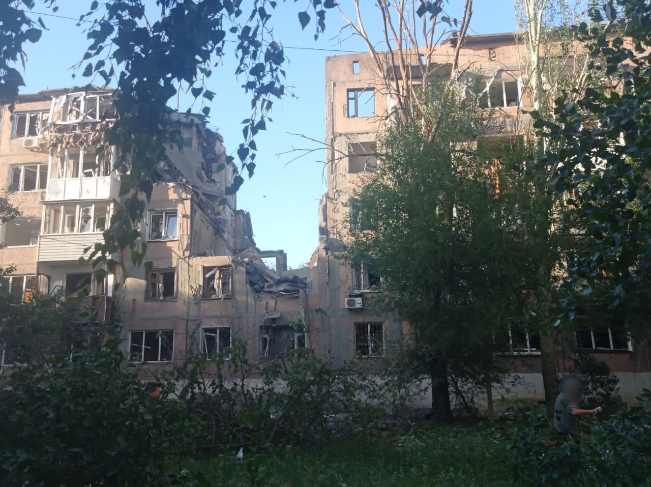 Росія влучила авіабомбами у багатоповерхівки в Торецьку. Є загиблі