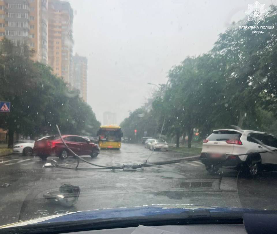 Київ залило водою: негода частково паралізувала столицю