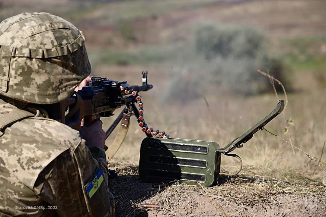 Росіяни втратили за добу майже тисячу вояк, багато техніки