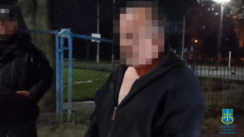 Суд виніс вирок львів’янину за вбивство сусіда через хибне звинувачення доньки про напад собаки