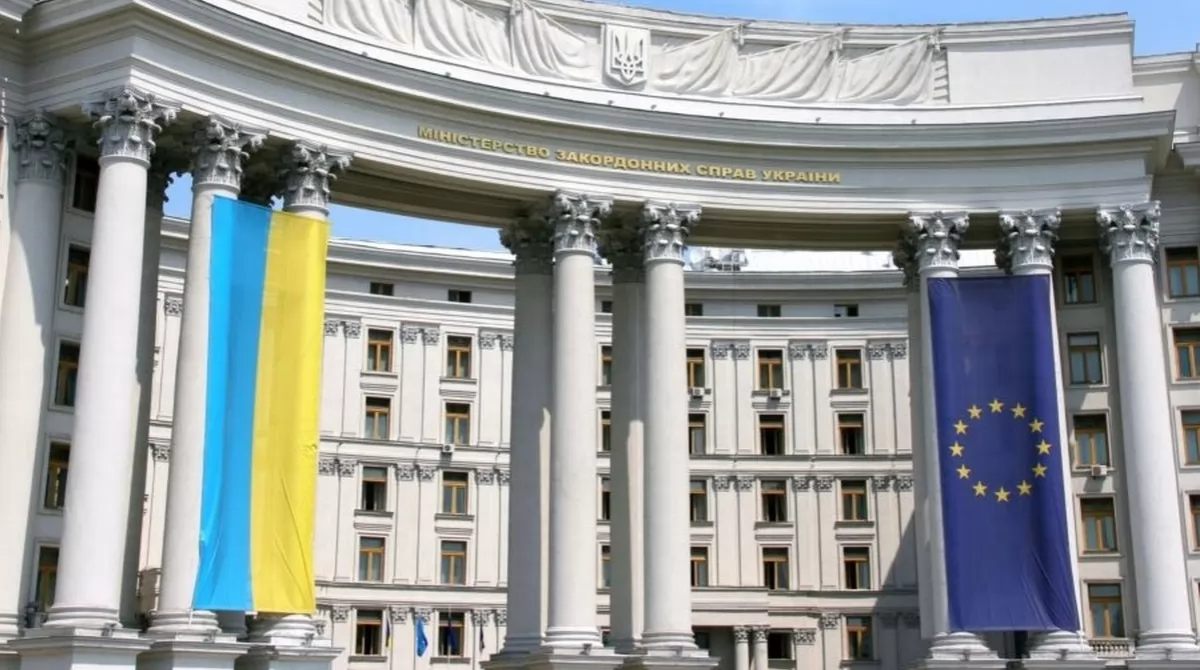 Понад 60 дипустанов України отримали анонімні повідомлення про «замінування», – МЗС