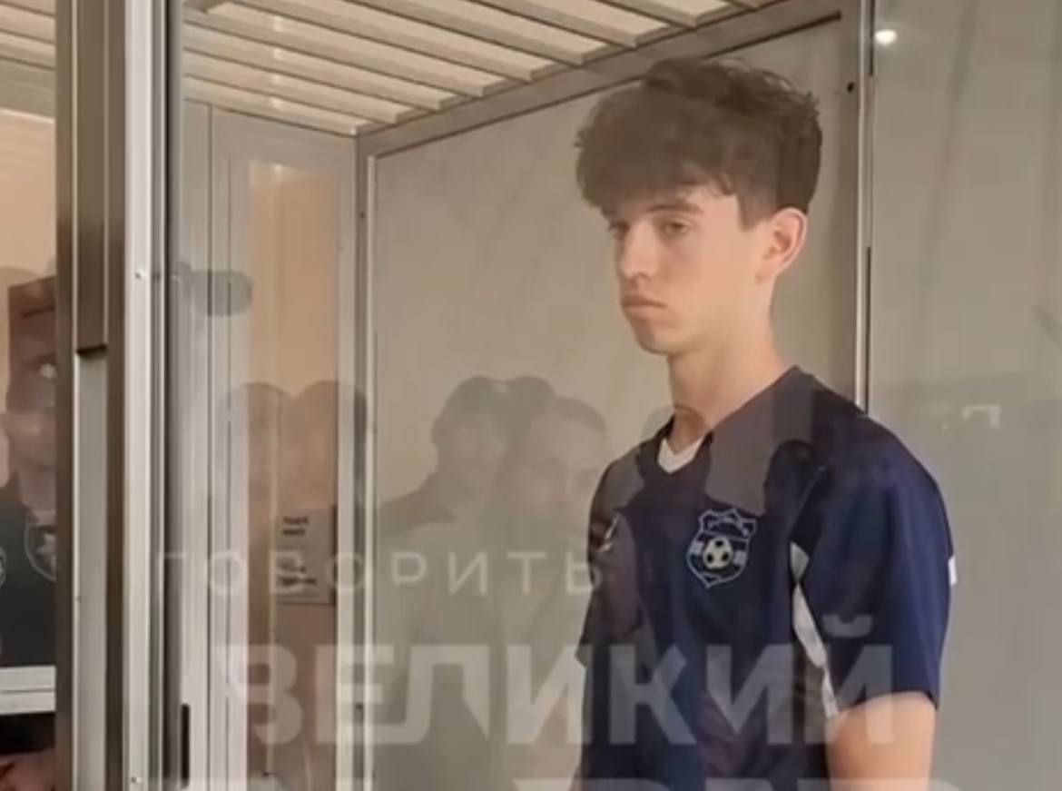 Підозрюваний у вбивстві Фаріон вперше відповідає на запитання журналістів