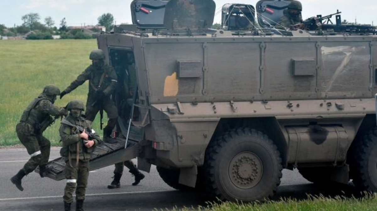 Росія перекинула в окупований Крим ешелон військової техніки
