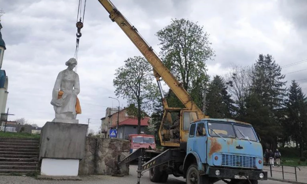 На Львівщині декомунізували два радянські пам'ятники