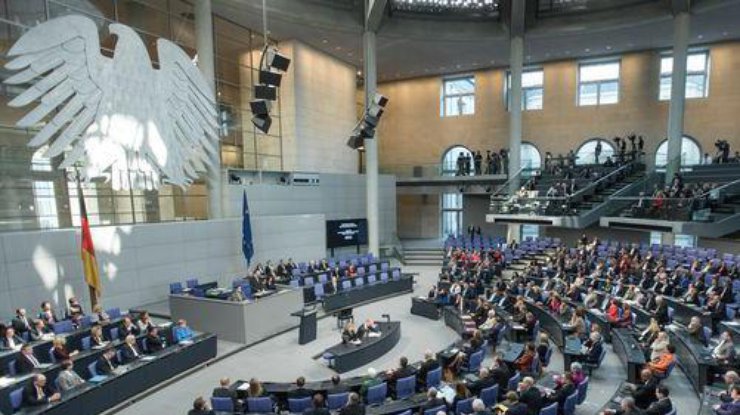 У Німеччині погодили постачання важкого озброєння в Україну