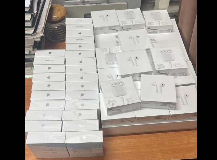 Сховище з Apple: Митники виявили в авто мешканки Львівщини цікаву знахідку