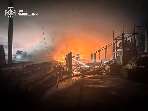 На Львівщині вчора виникла масштабна пожежа: що відомо (фото)