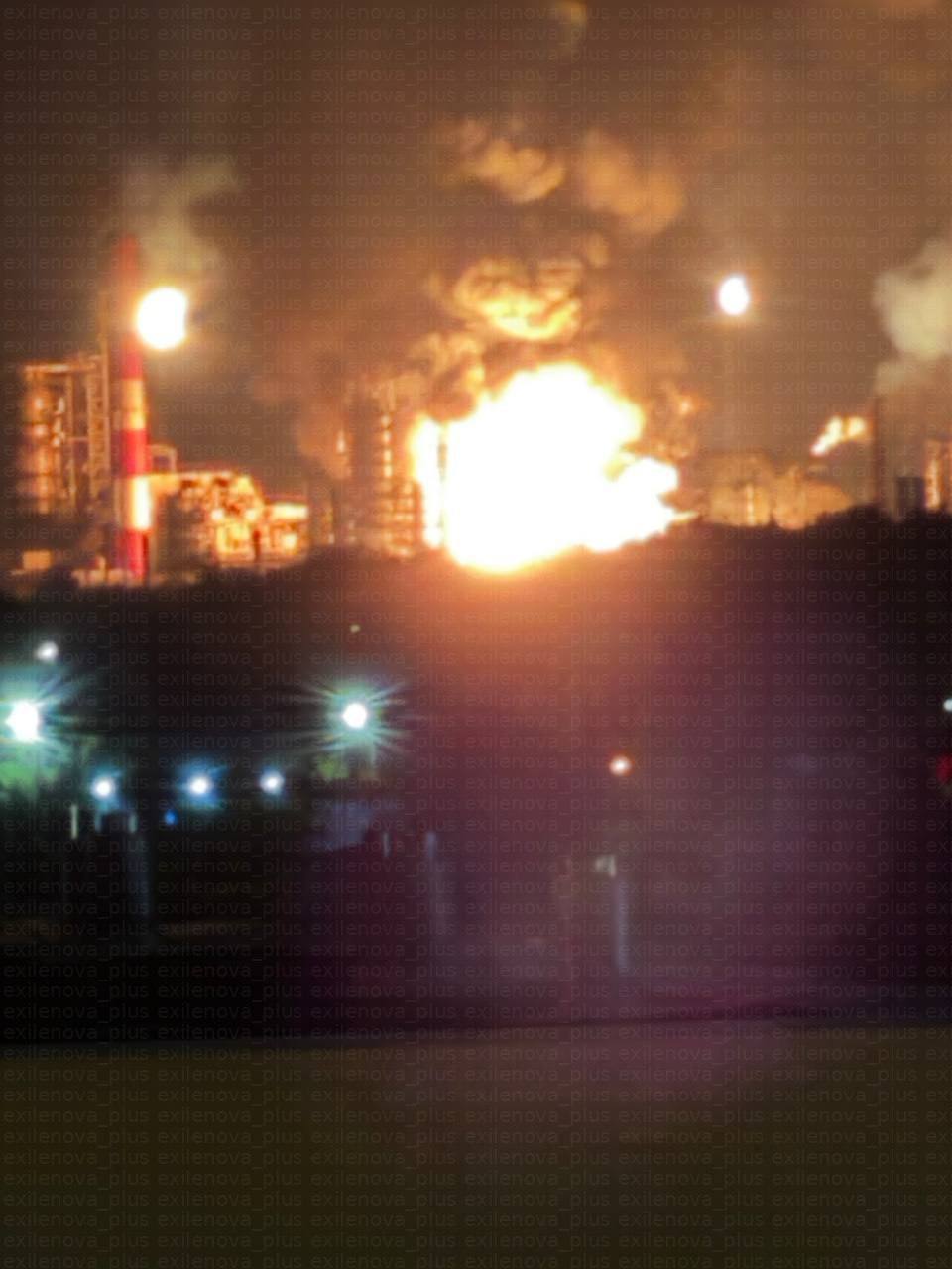 В окупованому Луганську після вибухів спалахнула нафтобаза (відео)