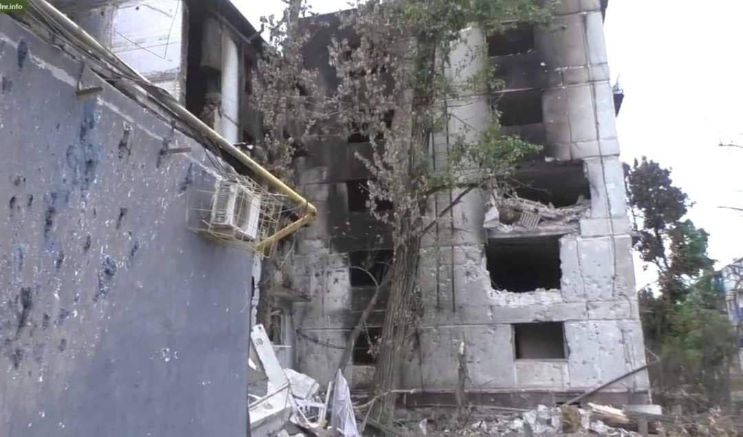 У Лисичанську розтовкли склозавод і навчальні заклади, у Врубівці вигоріли будинки